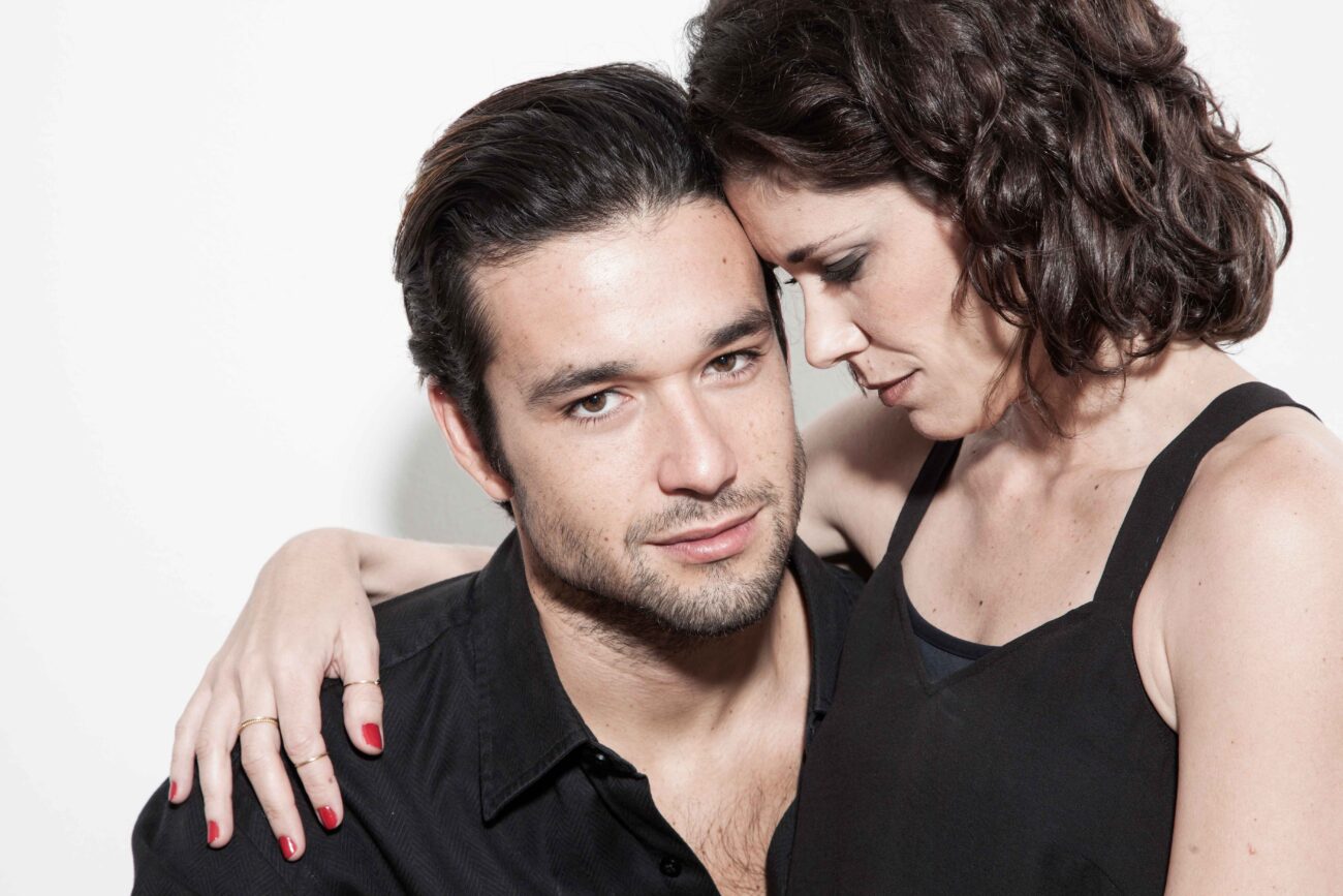 Sérgio Marone e Juliana Martins apresentam “Eu te Amo” no Theatro Bangu Shopping